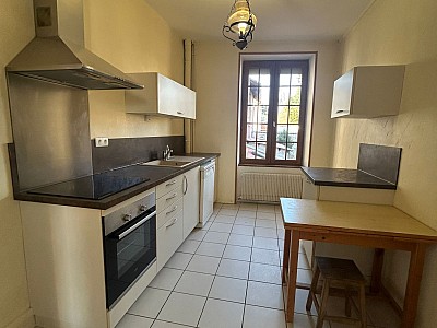 APPARTEMENT T4 A LOUER - NOIRETABLE - 147.92 m2 - 750 € charges comprises par mois