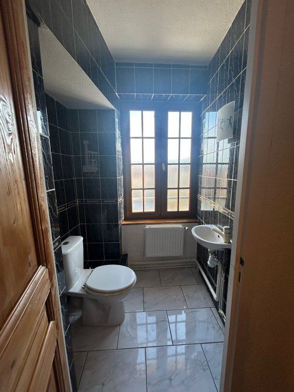 APPARTEMENT T4 A LOUER - NOIRETABLE - 147.92 m2 - 750 &euro; charges comprises par mois