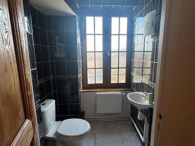 APPARTEMENT T4 A LOUER - NOIRETABLE - 147.92 m2 - 750 € charges comprises par mois