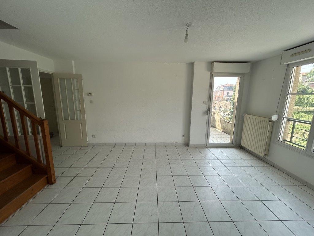 APPARTEMENT T4 A LOUER - ST GALMIER - 86.37 m2 - 880 &euro; charges comprises par mois