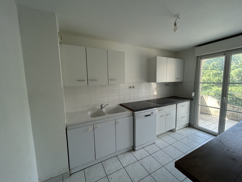 APPARTEMENT T4 A LOUER - ST GALMIER - 86.37 m2 - 880 &euro; charges comprises par mois