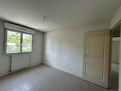 APPARTEMENT T4 A LOUER - ST GALMIER - 86.37 m2 - 880 &euro; charges comprises par mois