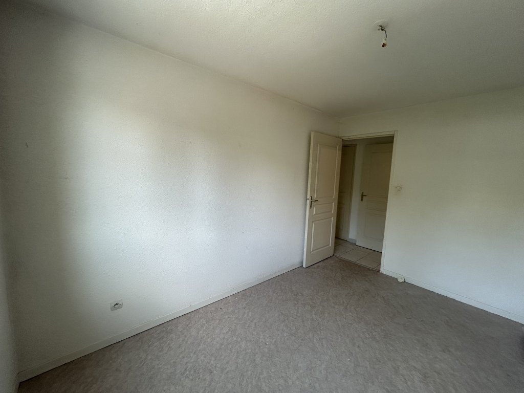 APPARTEMENT T4 A LOUER - ST GALMIER - 86.37 m2 - 880 &euro; charges comprises par mois