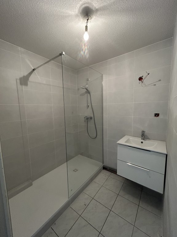 APPARTEMENT T4 A LOUER - ST GALMIER - 86.37 m2 - 880 &euro; charges comprises par mois
