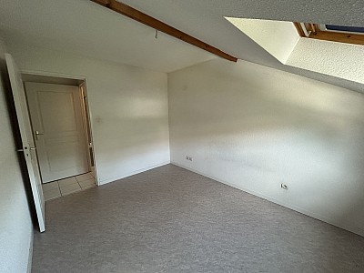 APPARTEMENT T4 A LOUER - ST GALMIER - 86.37 m2 - 880 &euro; charges comprises par mois