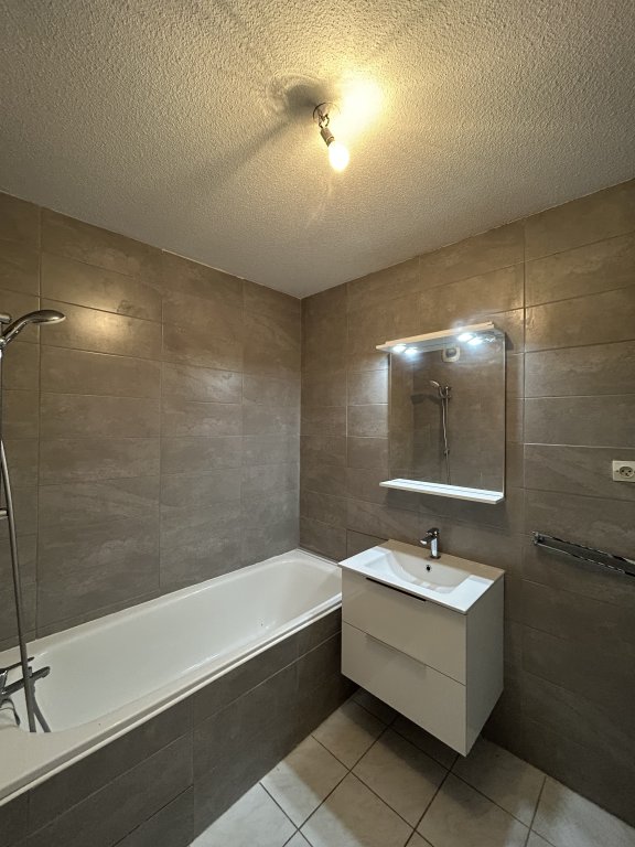 APPARTEMENT T4 A LOUER - ST GALMIER - 86.37 m2 - 880 &euro; charges comprises par mois
