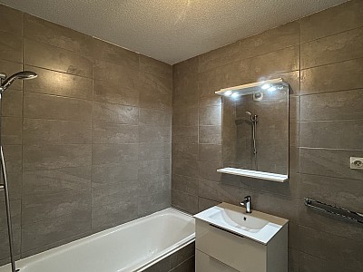 APPARTEMENT T4 A LOUER - ST GALMIER - 86.37 m2 - 880 &euro; charges comprises par mois