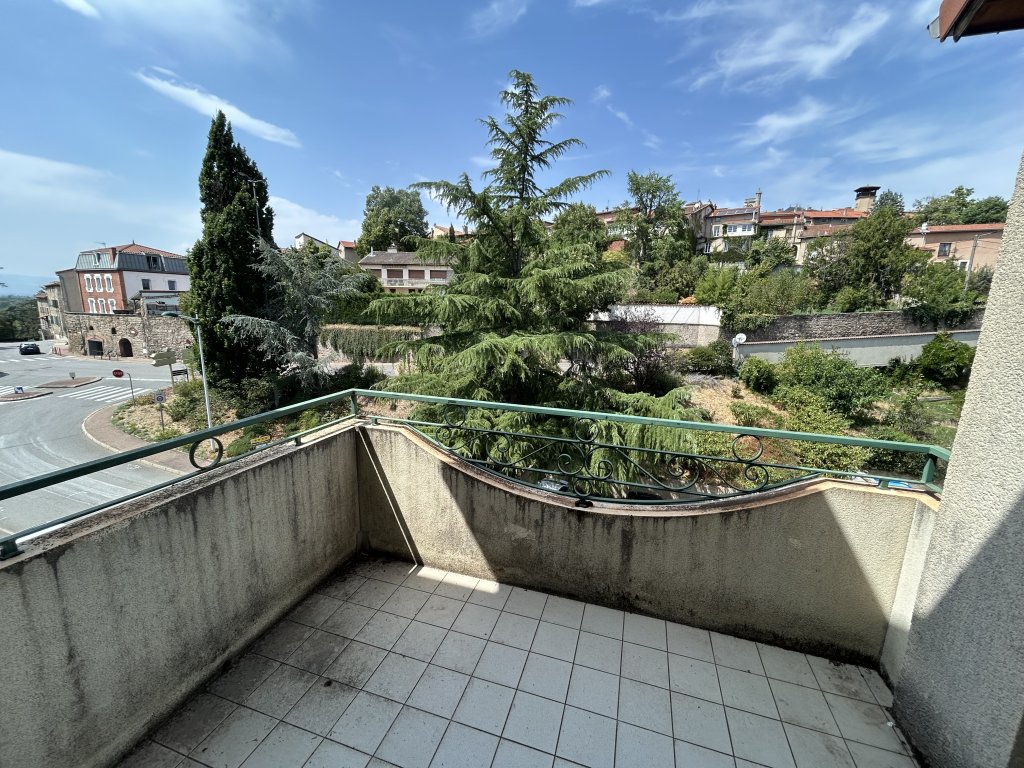 APPARTEMENT T4 A LOUER - ST GALMIER - 86.37 m2 - 880 &euro; charges comprises par mois