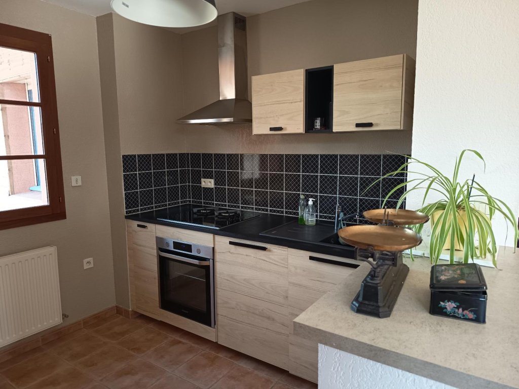 APPARTEMENT T4 A LOUER - ST ROMAIN LE PUY - 94.6 m2 - 850 &euro; charges comprises par mois
