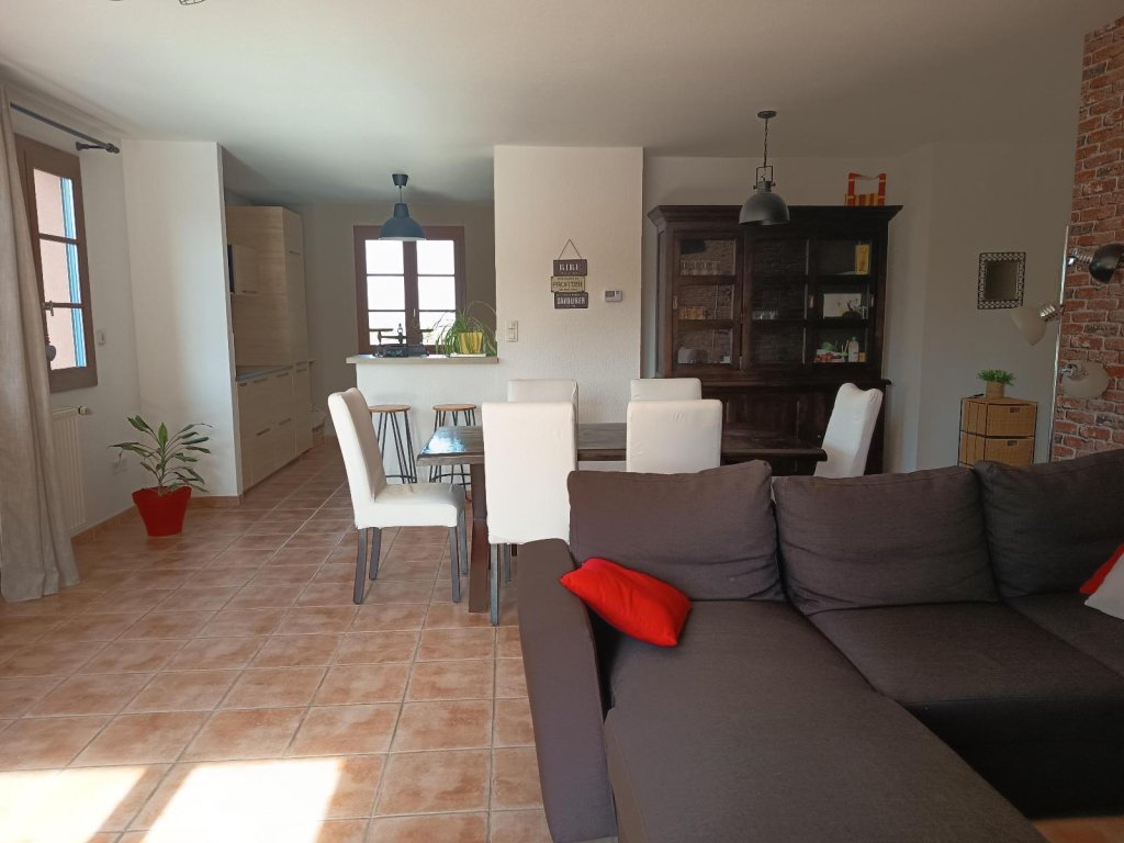 APPARTEMENT T4 A LOUER - ST ROMAIN LE PUY - 94.6 m2 - 850 &euro; charges comprises par mois