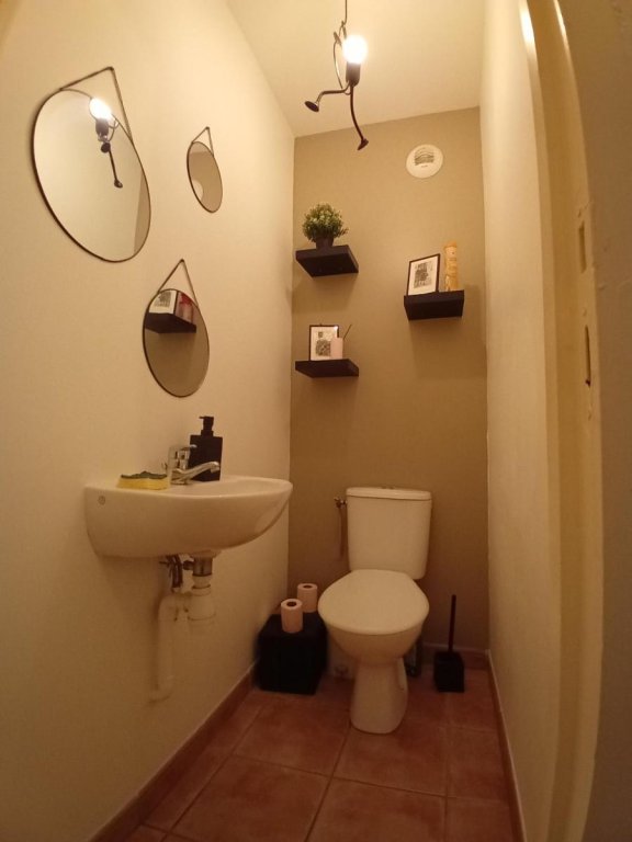 APPARTEMENT T4 A LOUER - ST ROMAIN LE PUY - 94.6 m2 - 850 &euro; charges comprises par mois