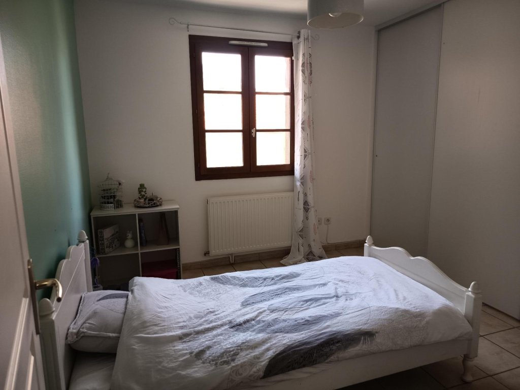 APPARTEMENT T4 A LOUER - ST ROMAIN LE PUY - 94.6 m2 - 850 &euro; charges comprises par mois