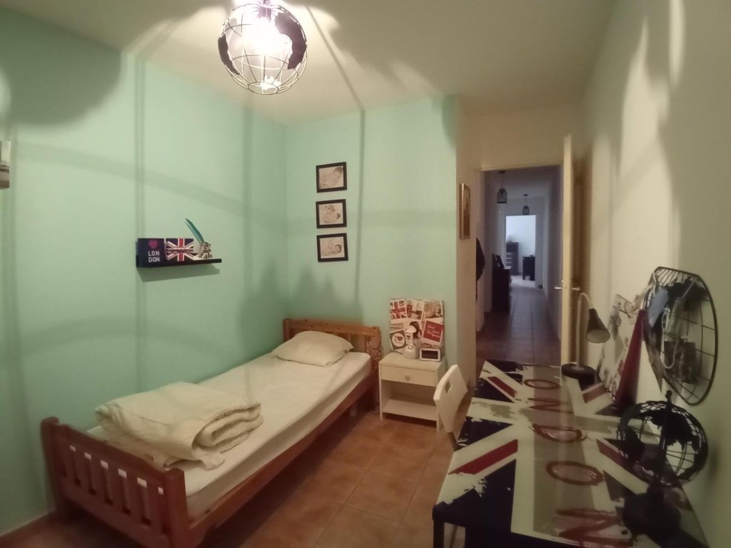 APPARTEMENT T4 A LOUER - ST ROMAIN LE PUY - 94.6 m2 - 850 &euro; charges comprises par mois