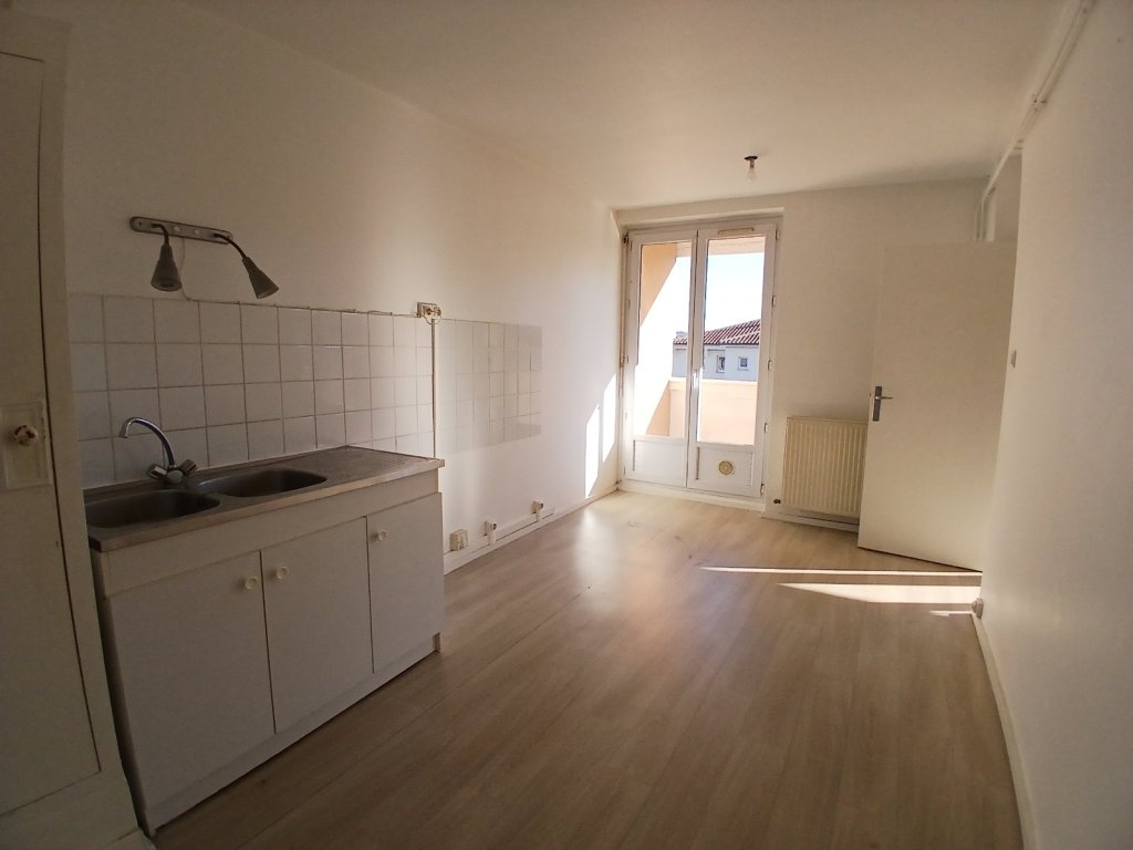 APPARTEMENT T4 A VENDRE - FEURS - 80.27 m2 - 149 000 &euro;