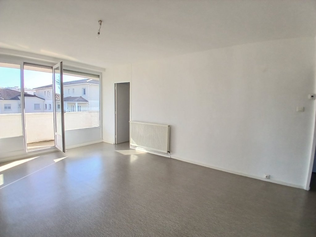 APPARTEMENT T4 A VENDRE - FEURS - 82.72 m2 - 149 000 &euro;