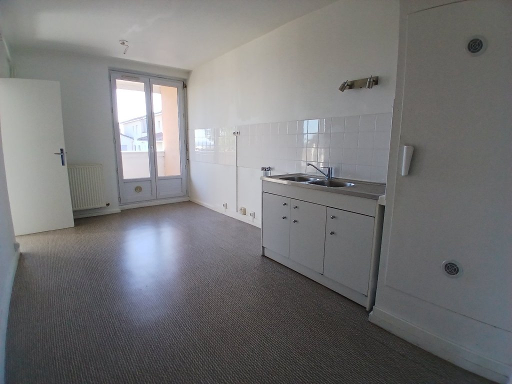 APPARTEMENT T4 A VENDRE - FEURS - 82.72 m2 - 149 000 &euro;