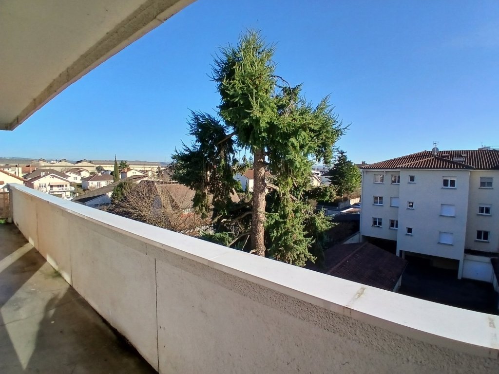 APPARTEMENT T4 A VENDRE - FEURS - 82.72 m2 - 149 000 &euro;