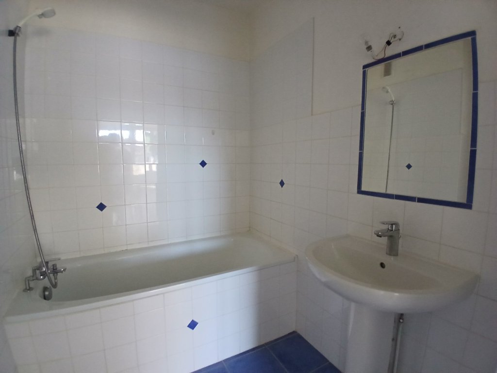 APPARTEMENT T4 A VENDRE - FEURS - 82.72 m2 - 149 000 &euro;