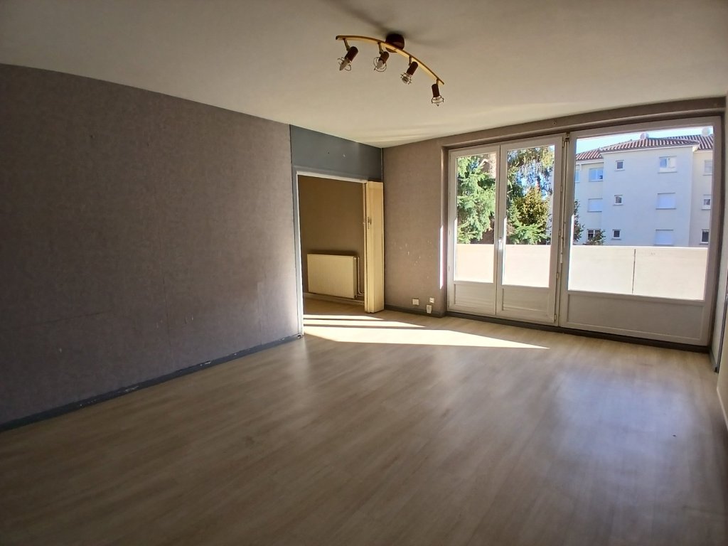 APPARTEMENT T4 A VENDRE - FEURS - 82.23 m2 - 129 000 &euro;