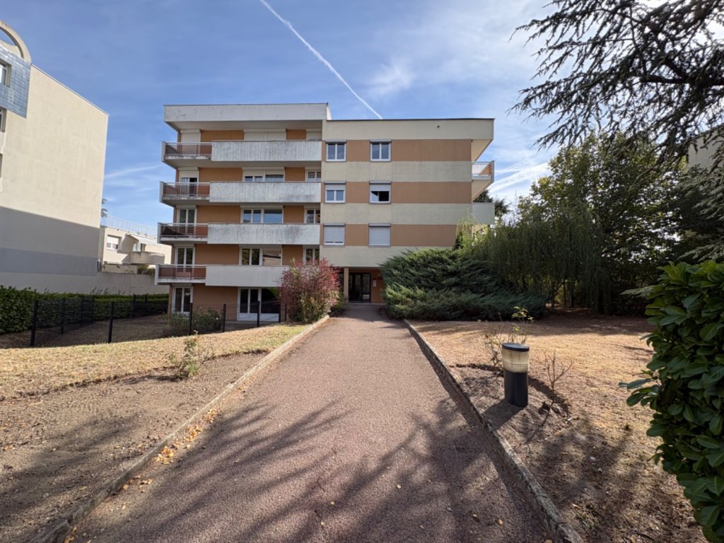 APPARTEMENT T4 A VENDRE - FEURS - 82.23 m2 - 129 000 &euro;