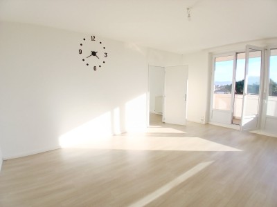 APPARTEMENT T4 A VENDRE - FEURS - 84.72 m2 - 175 000 €