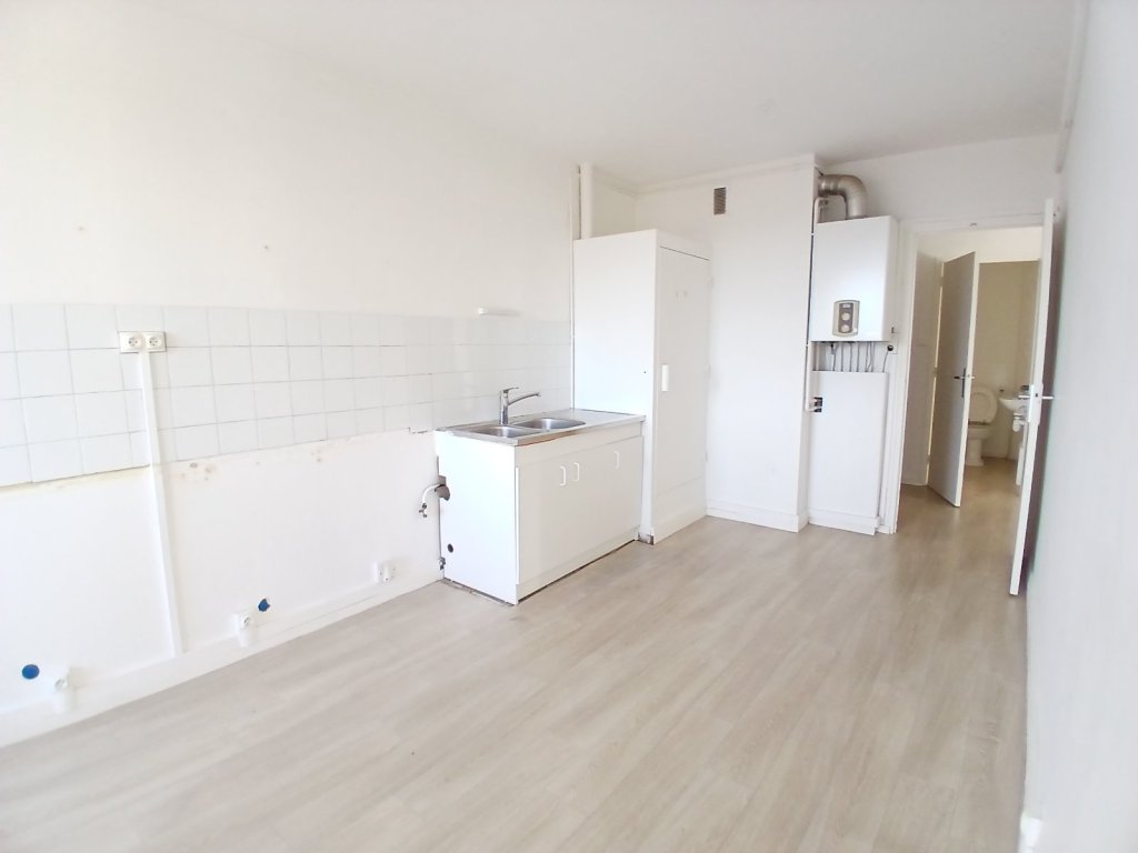 APPARTEMENT T4 A VENDRE - FEURS - 84.72 m2 - 175 000 &euro;