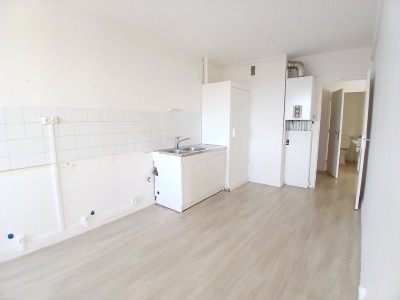APPARTEMENT T4 A VENDRE - FEURS - 84.72 m2 - 175 000 €
