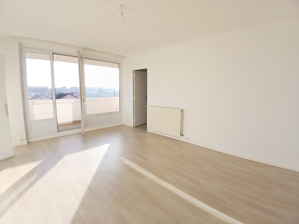APPARTEMENT T4 A VENDRE - FEURS - 84.72 m2 - 175 000 &euro;
