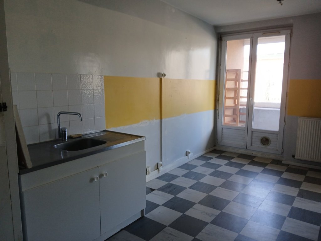 APPARTEMENT T4 A VENDRE - FEURS - 84.85 m2 - 129 000 &euro;