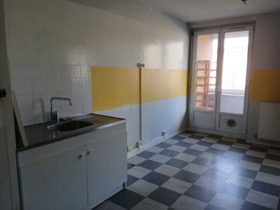 APPARTEMENT T4 A VENDRE - FEURS - 84.85 m2 - 129 000 €