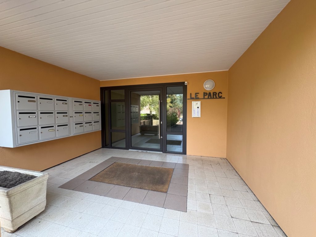 APPARTEMENT T4 A VENDRE - FEURS - 84.85 m2 - 129 000 &euro;