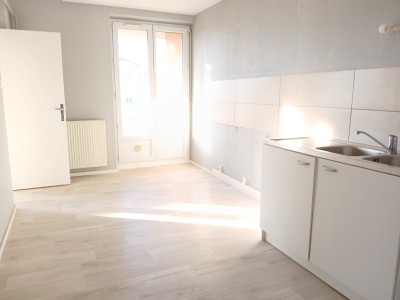 APPARTEMENT T4 A VENDRE - FEURS - 81.83 m2 - 159 000 €