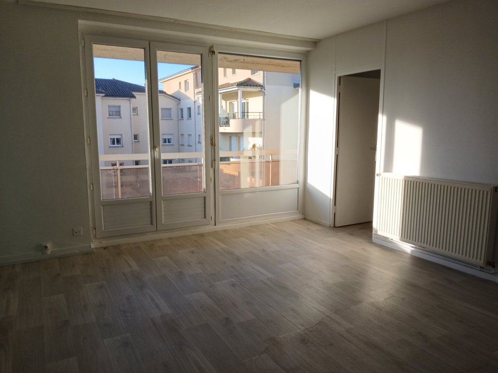 APPARTEMENT T4 A VENDRE - FEURS - 81.83 m2 - 159 000 &euro;