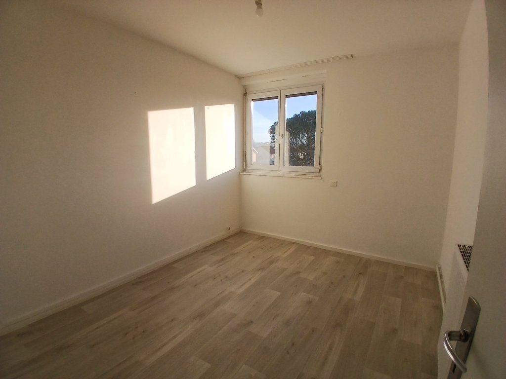 APPARTEMENT T4 A VENDRE - FEURS - 81.83 m2 - 159 000 &euro;