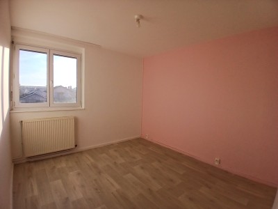 APPARTEMENT T4 A VENDRE - FEURS - 81.83 m2 - 159 000 €