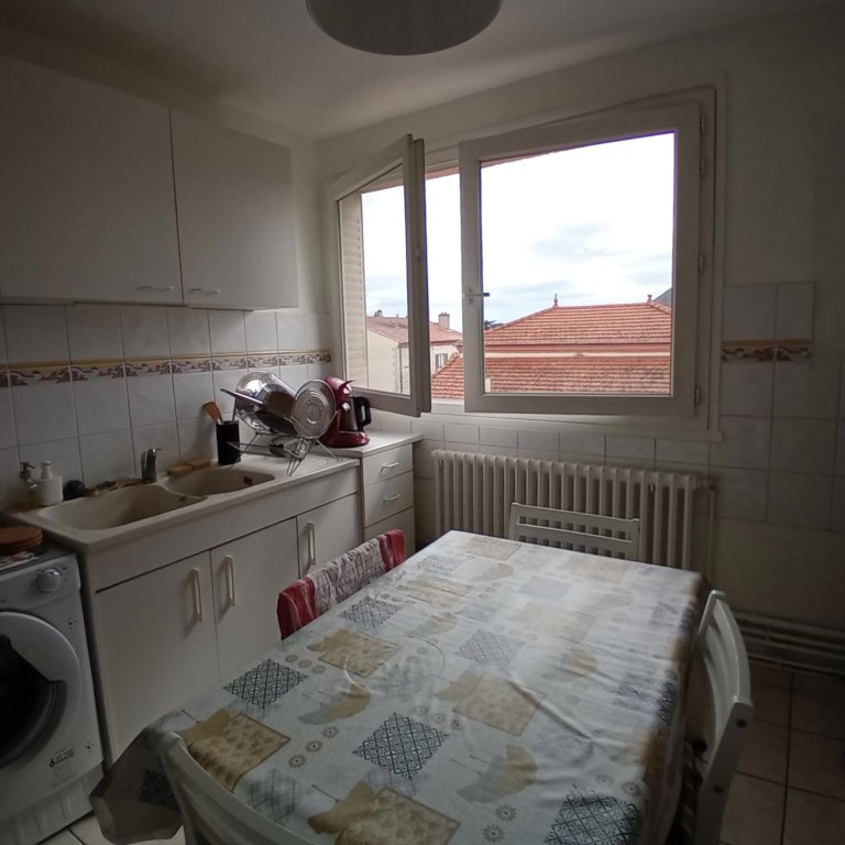 APPARTEMENT T5 A LOUER - MONTBRISON - 675 &euro; charges comprises par mois