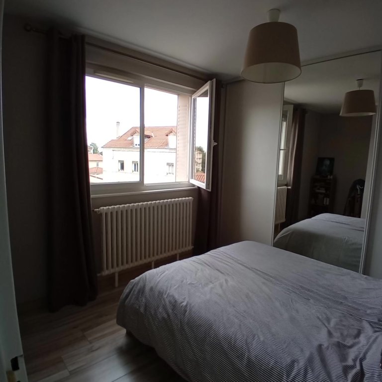 APPARTEMENT T5 A LOUER - MONTBRISON - 675 &euro; charges comprises par mois