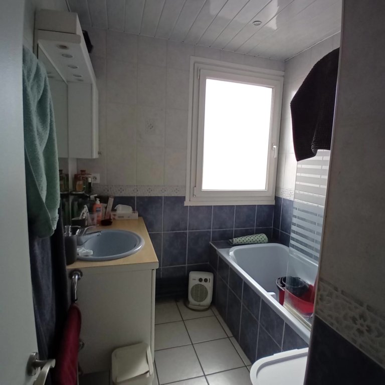 APPARTEMENT T5 A LOUER - MONTBRISON - 675 &euro; charges comprises par mois