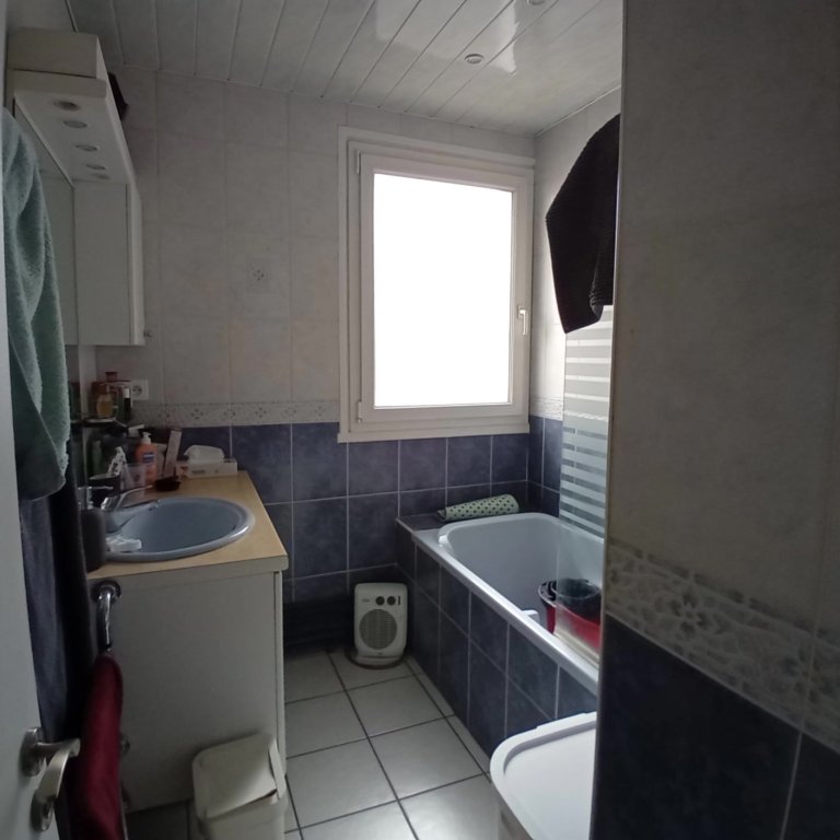 APPARTEMENT T5 A LOUER - MONTBRISON - 675 &euro; charges comprises par mois