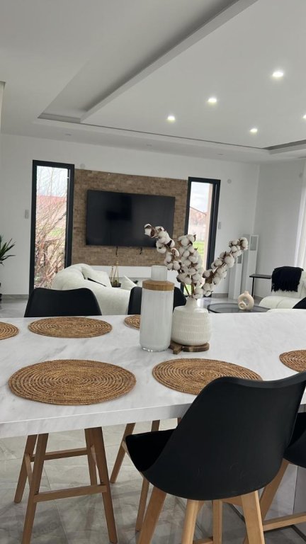 VILLA A VENDRE - POUILLY LES FEURS - 145 m2 - 390 000 &euro;