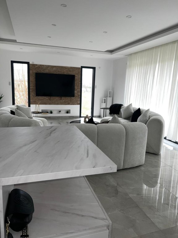 VILLA A VENDRE - POUILLY LES FEURS - 145 m2 - 390 000 &euro;