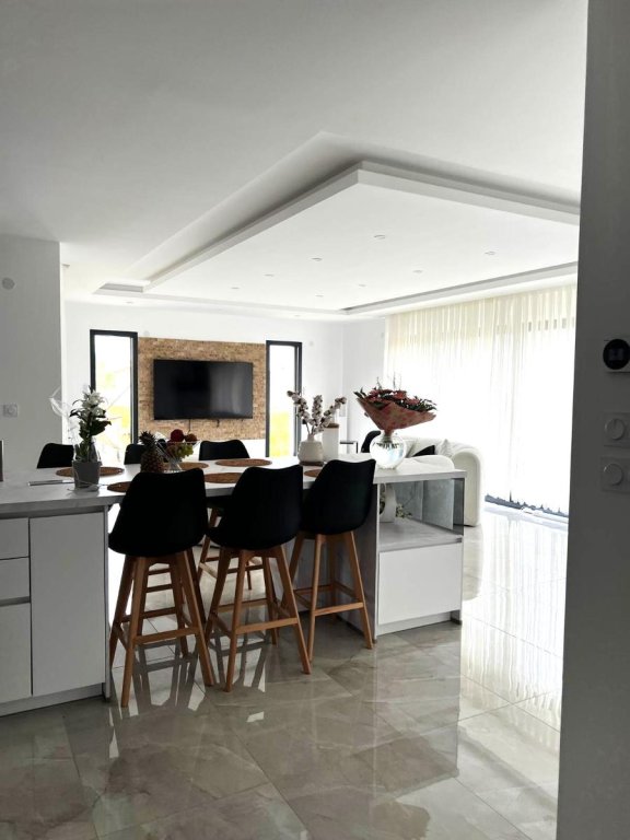 VILLA A VENDRE - POUILLY LES FEURS - 145 m2 - 390 000 &euro;