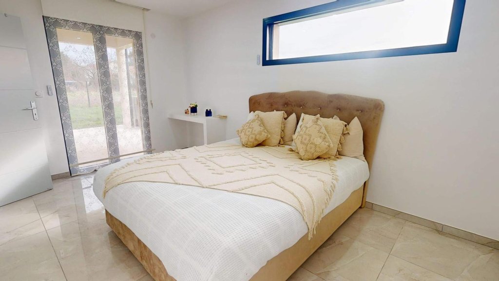 VILLA A VENDRE - POUILLY LES FEURS - 145 m2 - 390 000 &euro;